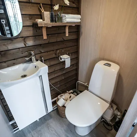 Lapland Riverside 1 Vadelma, Yllaes, Tiny With Sauna, Fireplace, Terrace, Bbq, Wifi, Ski, Fishing, Pets Ok Horská chata